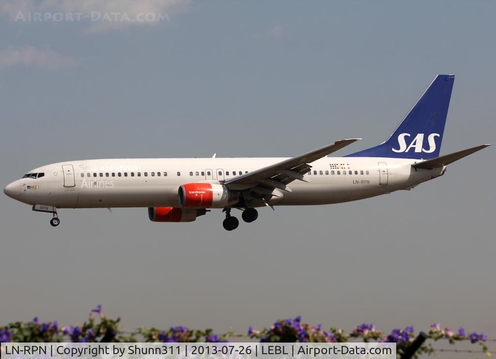 LN-RPN, 2000 Boeing 737-883 C/N 30470, Landing rwy 25R
