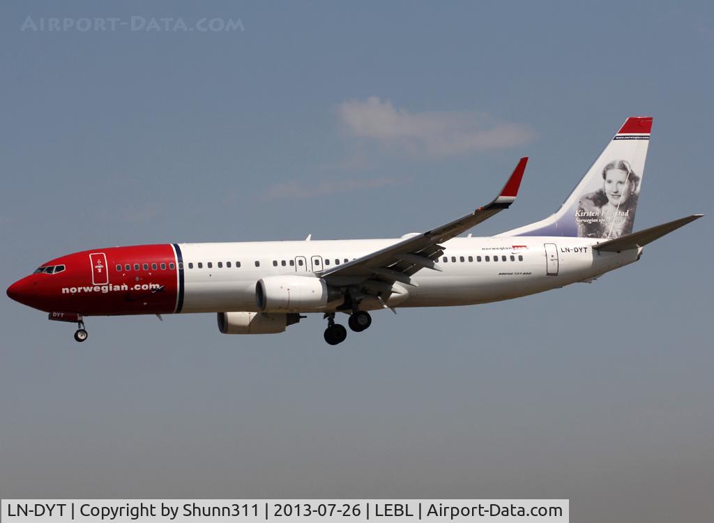 LN-DYT, 2011 Boeing 737-8JP C/N 39048, Landing rwy 25R