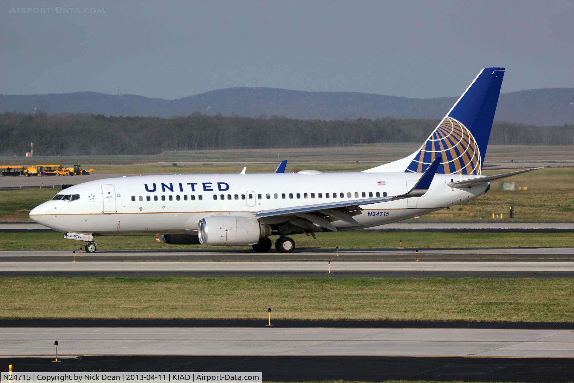 N24715, 1998 Boeing 737-724 C/N 28786, KIAD/IAD