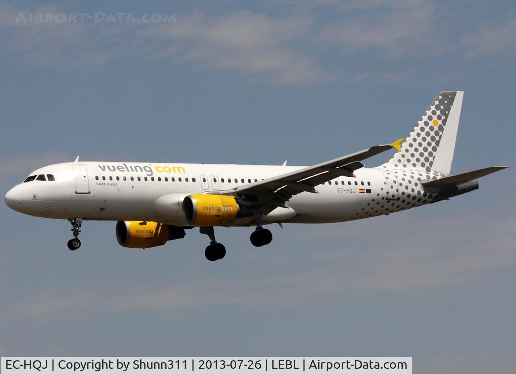 EC-HQJ, 2001 Airbus A320-214 C/N 1430, Landing rwy 25R with white tab...