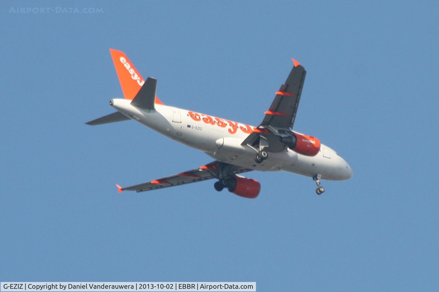 G-EZIZ, 2005 Airbus A319-111 C/N 2646, Flight EZY1723 is on approach to RWY 07L