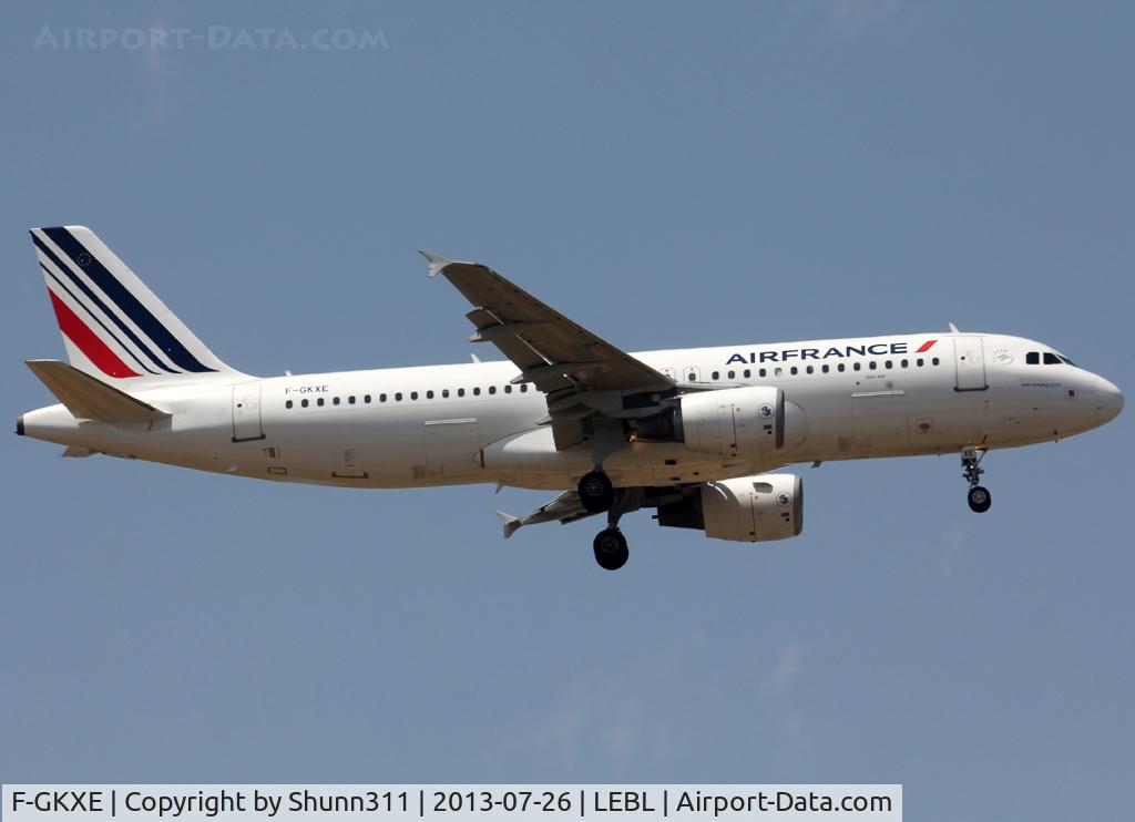 F-GKXE, 2002 Airbus A320-214 C/N 1879, Landing rwy 07L in modified new livery...