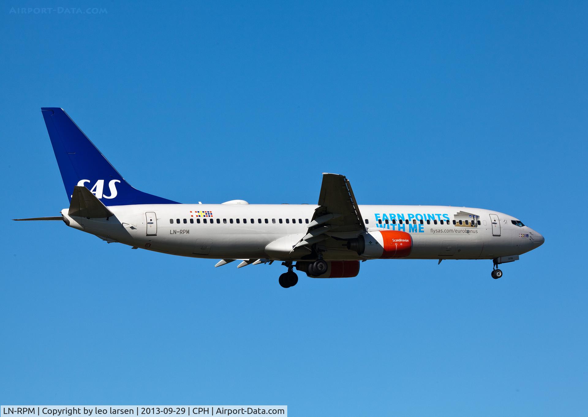 LN-RPM, 2000 Boeing 737-883 C/N 30195, L/D R-04L with insk. Earn points with me.