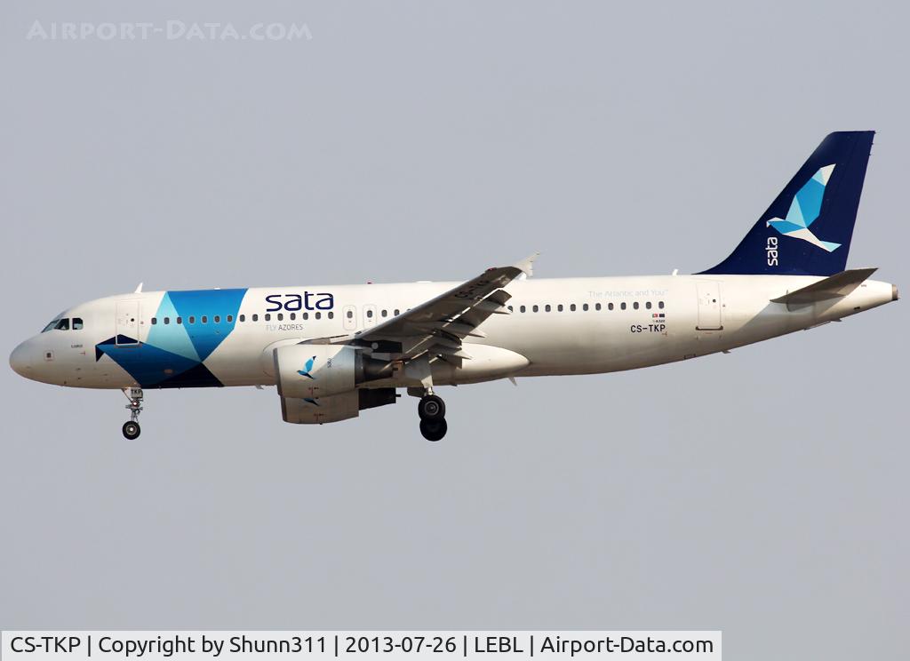 CS-TKP, 2003 Airbus A320-214 C/N 2011, Landing rwy 07L in modified new livery...