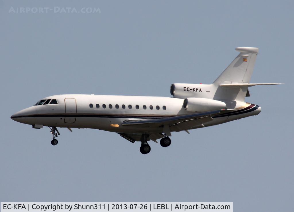EC-KFA, 1997 Dassault Falcon 900B C/N 169, Landing rwy 07 in new c/s