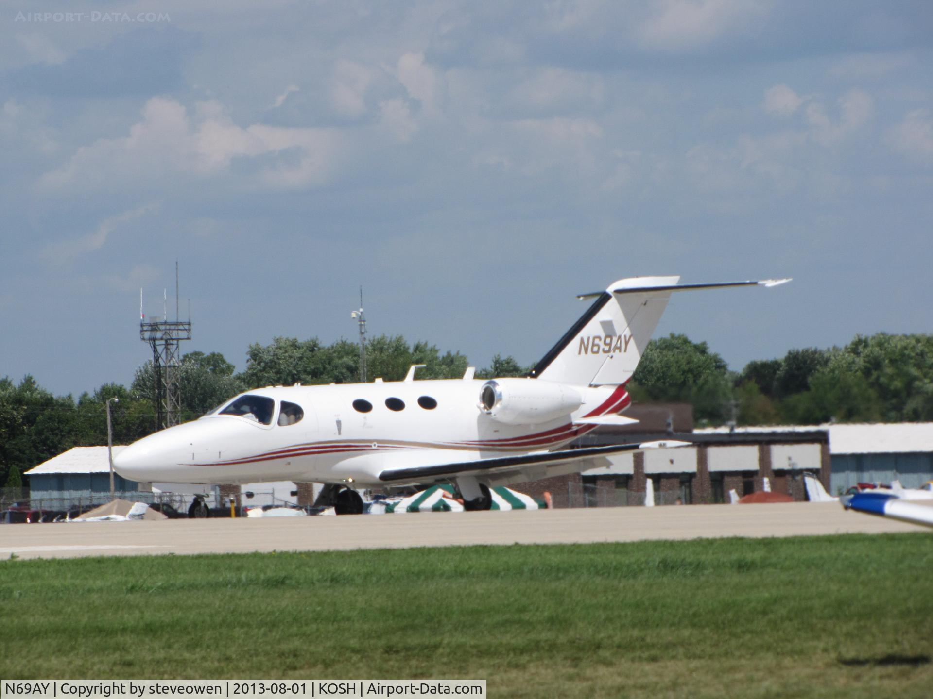 N69AY, 2008 Cessna 510 Citation Mustang Citation Mustang C/N 510-0115, Landing at Oshkosh