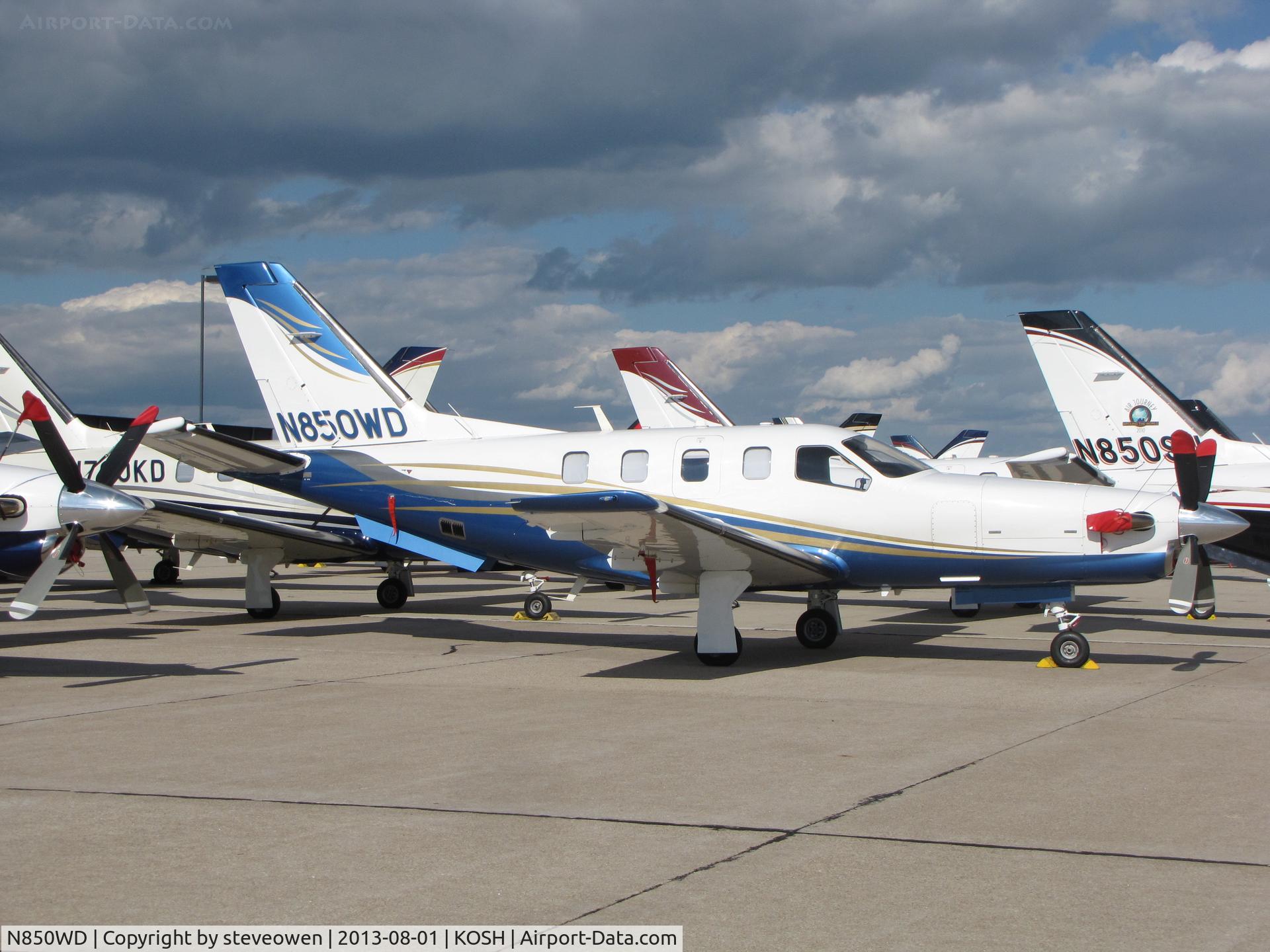 N850WD, Socata TBM-700 C/N 498, Orion FBO ramp