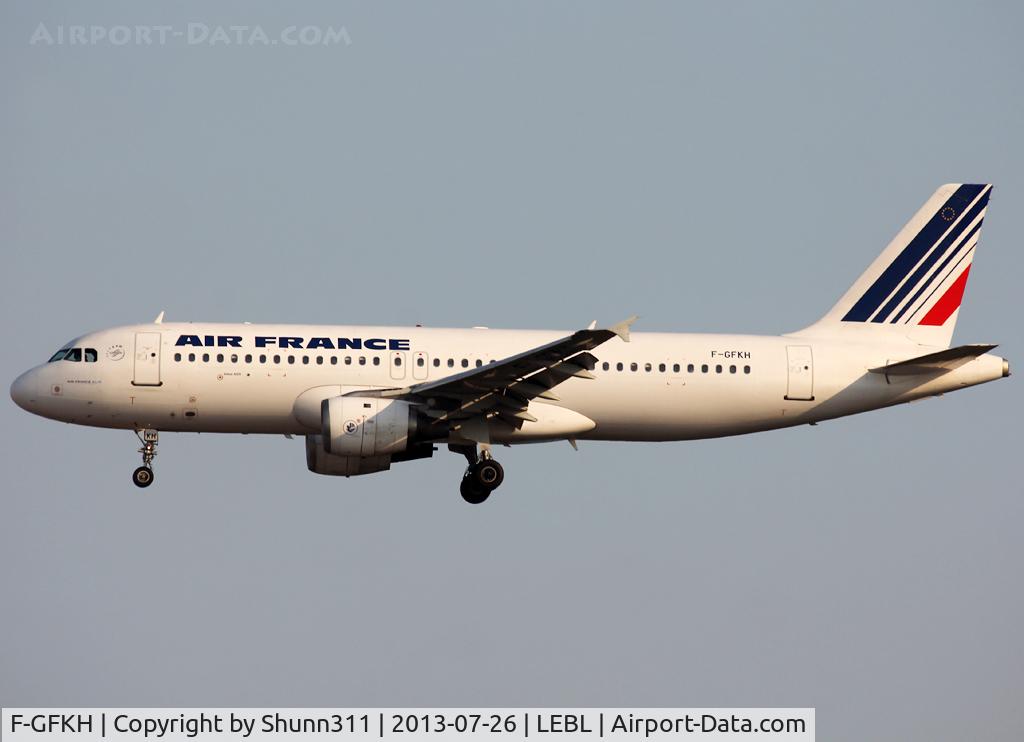 F-GFKH, 1989 Airbus A320-211 C/N 0061, Landing rwy 07L