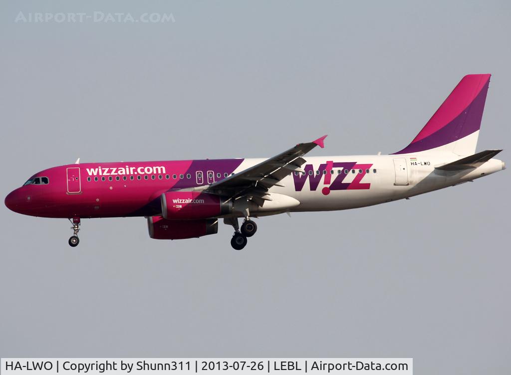 HA-LWO, 2012 Airbus A320-232 C/N 5123, Landing rwy 07L