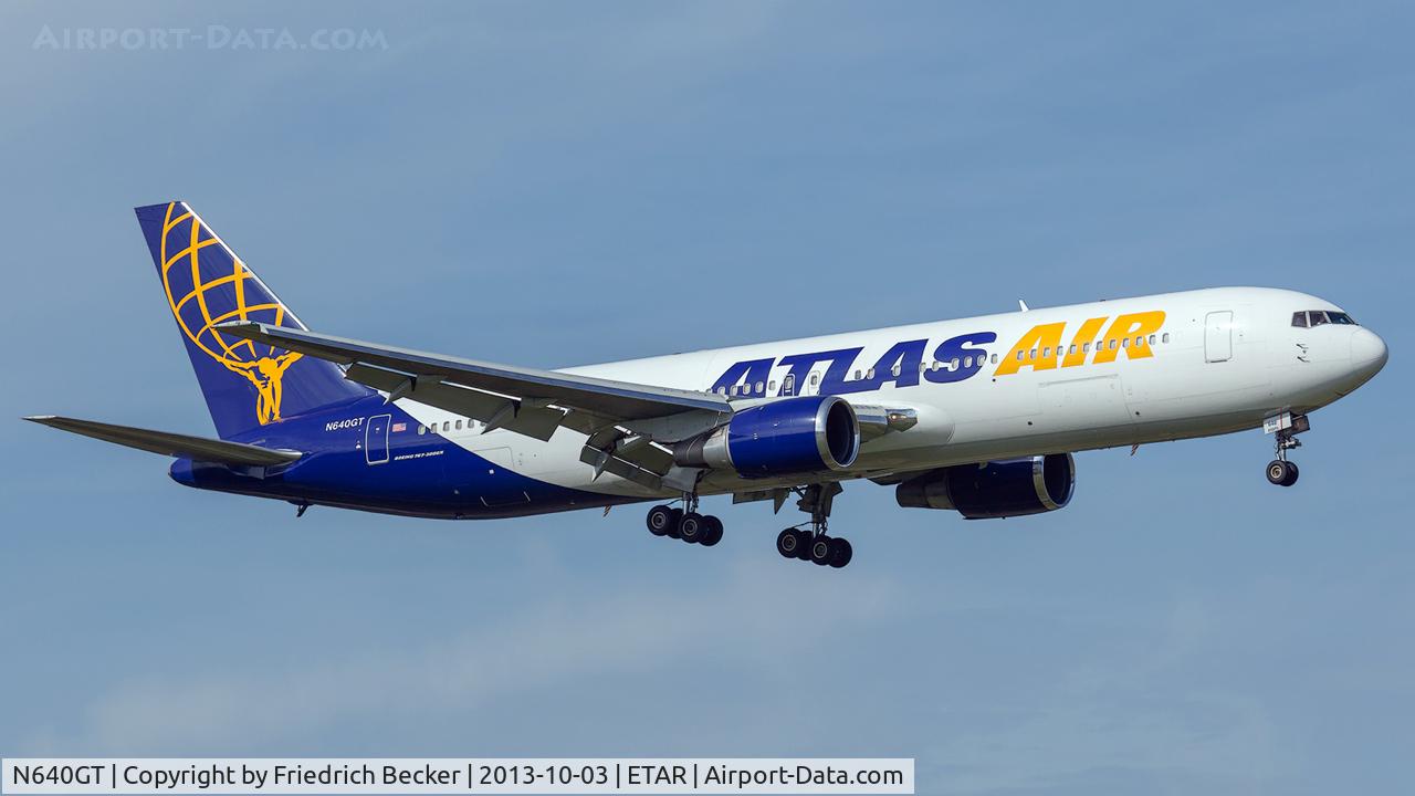 N640GT, 1991 Boeing 767-3S1 C/N 25221, on final RW09