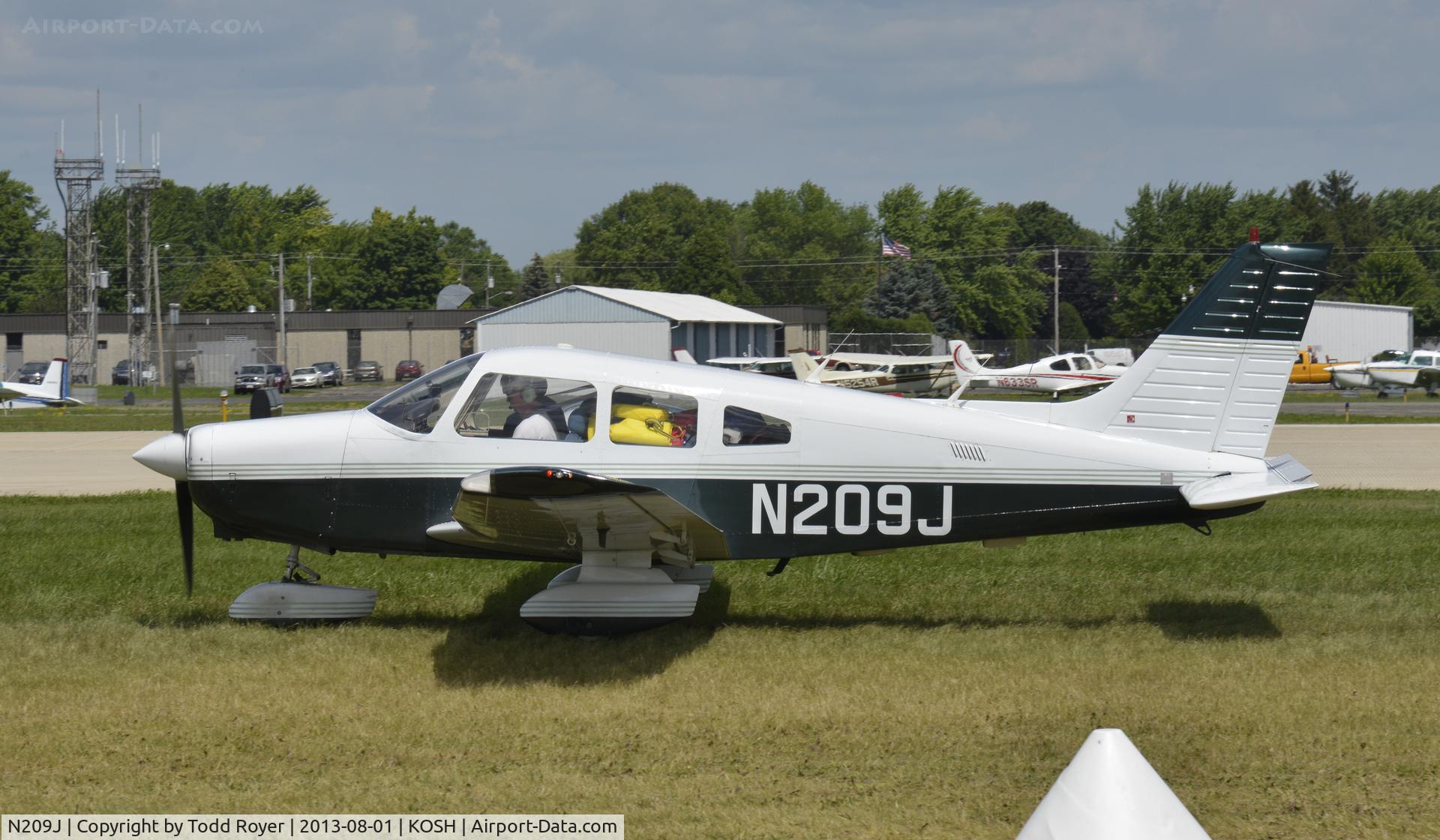 N209J, 1982 Piper PA-28-161 C/N 28-8216153, Airventure 2013