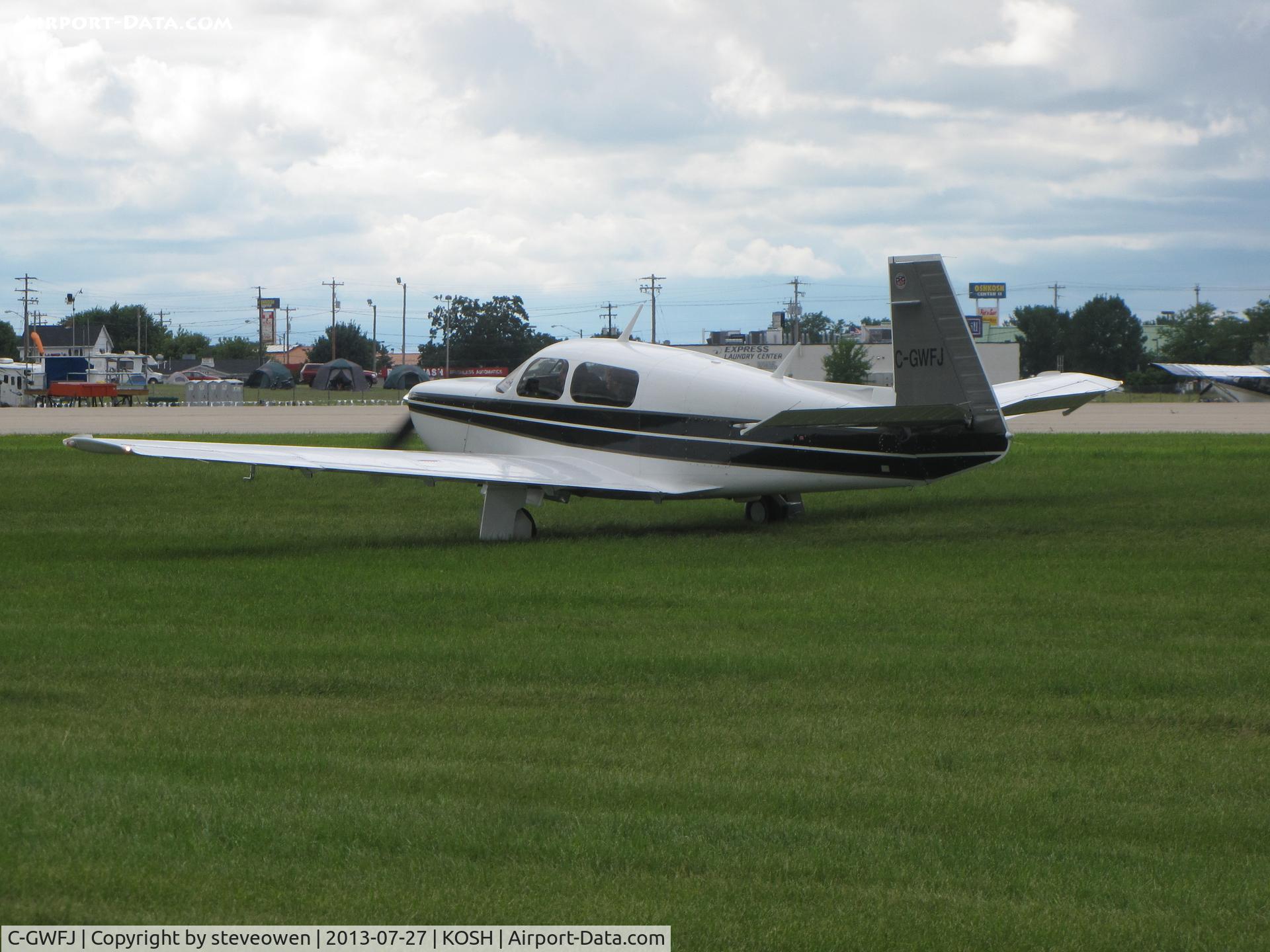 C-GWFJ, 1986 Mooney M20K C/N 25 1073, Grass Taxi way