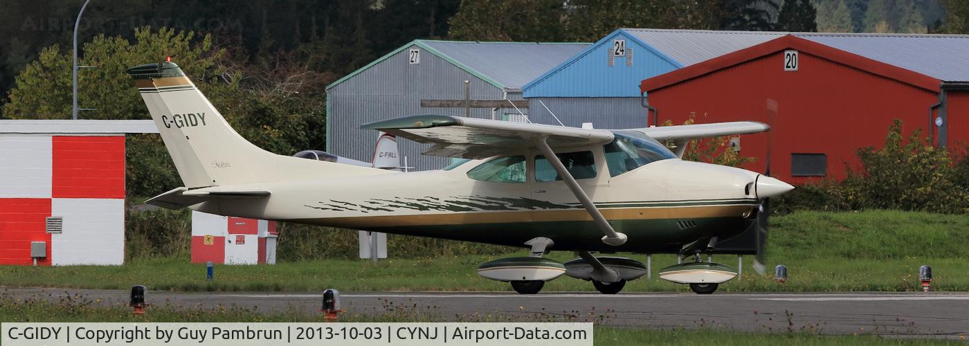 C-GIDY, 1973 Cessna 182P Skylane C/N 18261845, Ready to depart