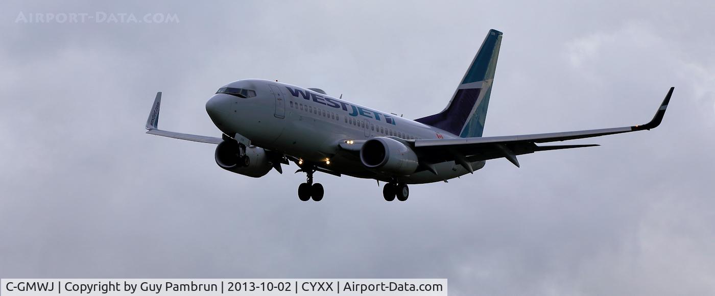 C-GMWJ, 2006 Boeing 737-7CT C/N 35985, Landing