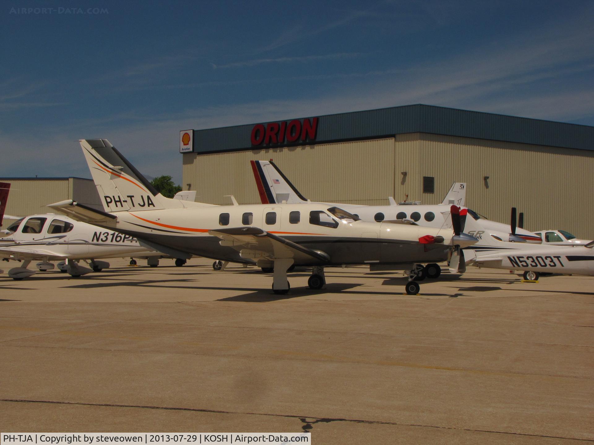 PH-TJA, 2007 Socata TBM-850 C/N 428, Orion FBO ramp