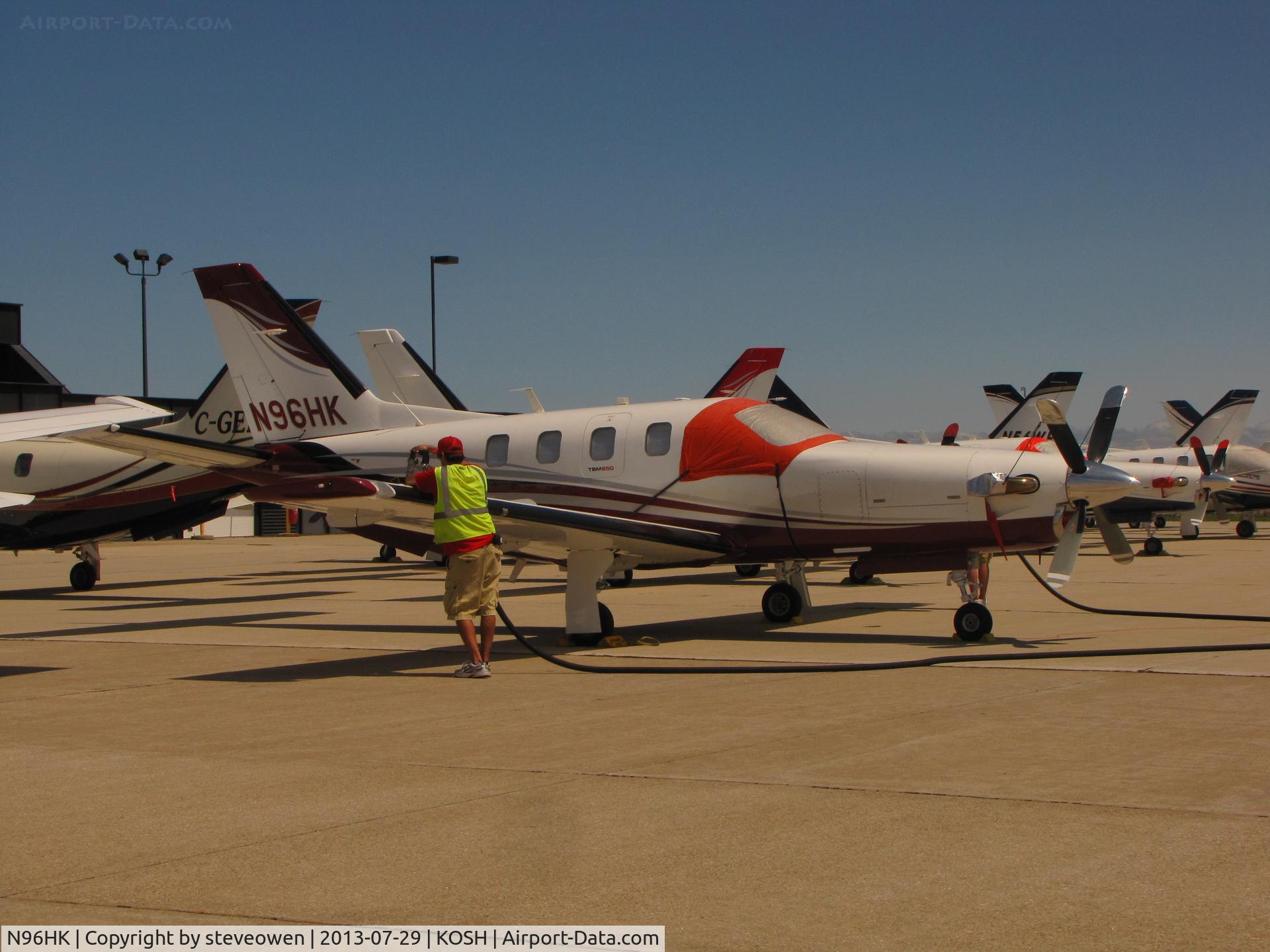 N96HK, Socata TBM-700 C/N 512, Orion FBO ramp