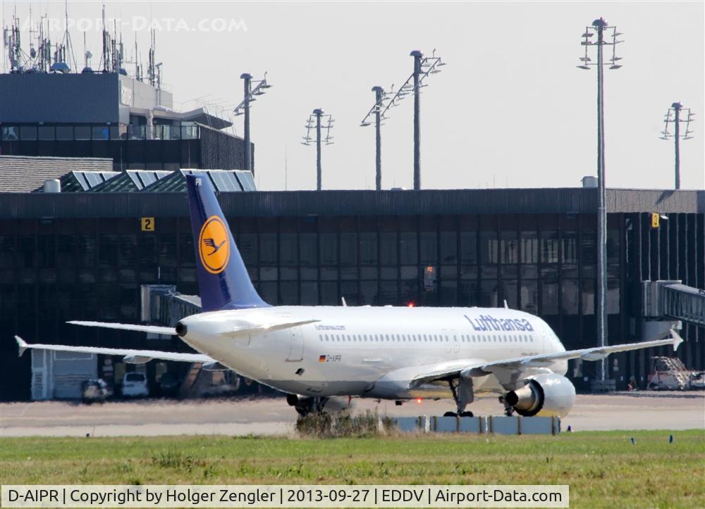 D-AIPR, 1990 Airbus A320-211 C/N 111, MUC shuttle on taxi to parking position....