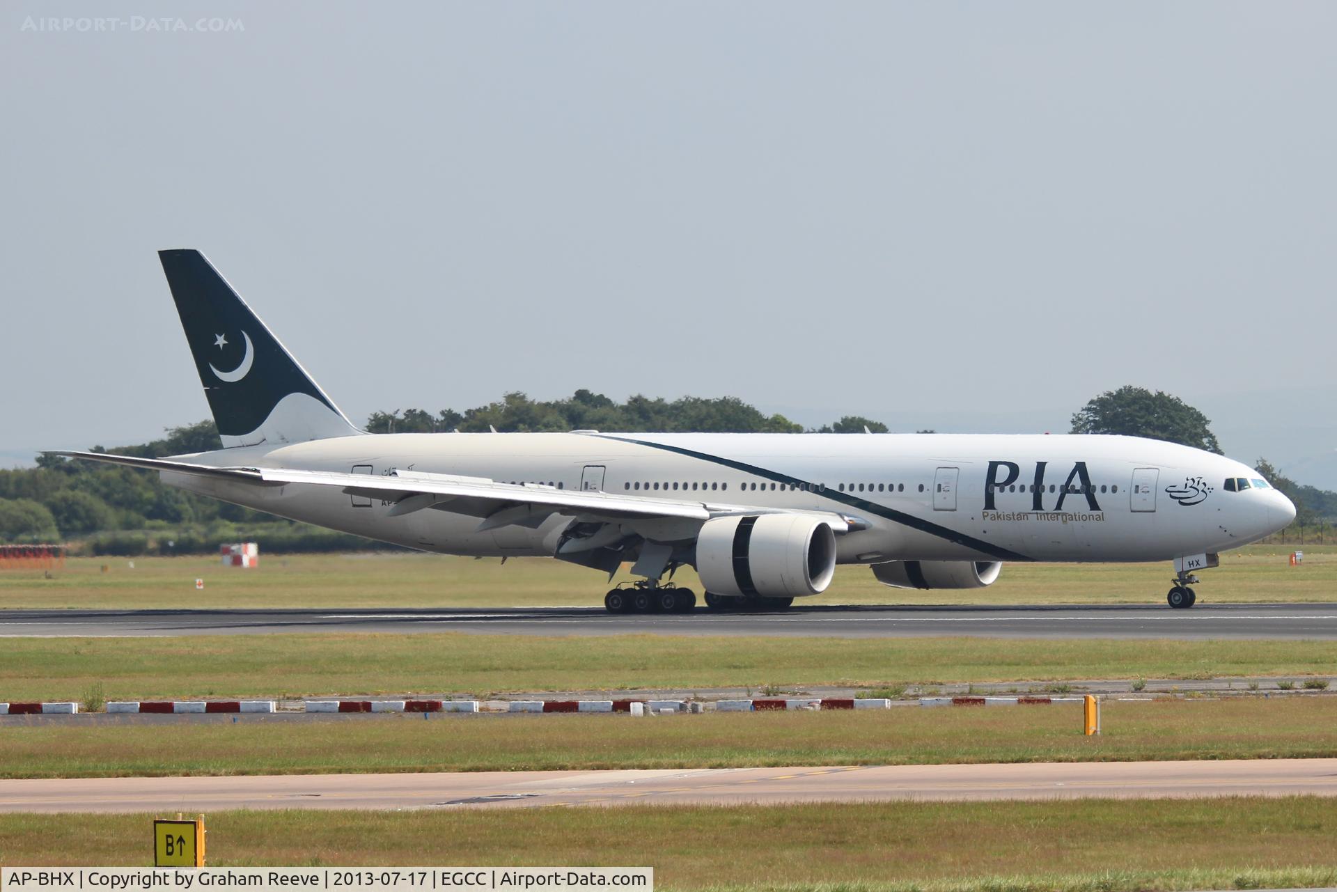 AP-BHX, 2007 Boeing 777-240/ER C/N 35296, On the runway at Manchester.