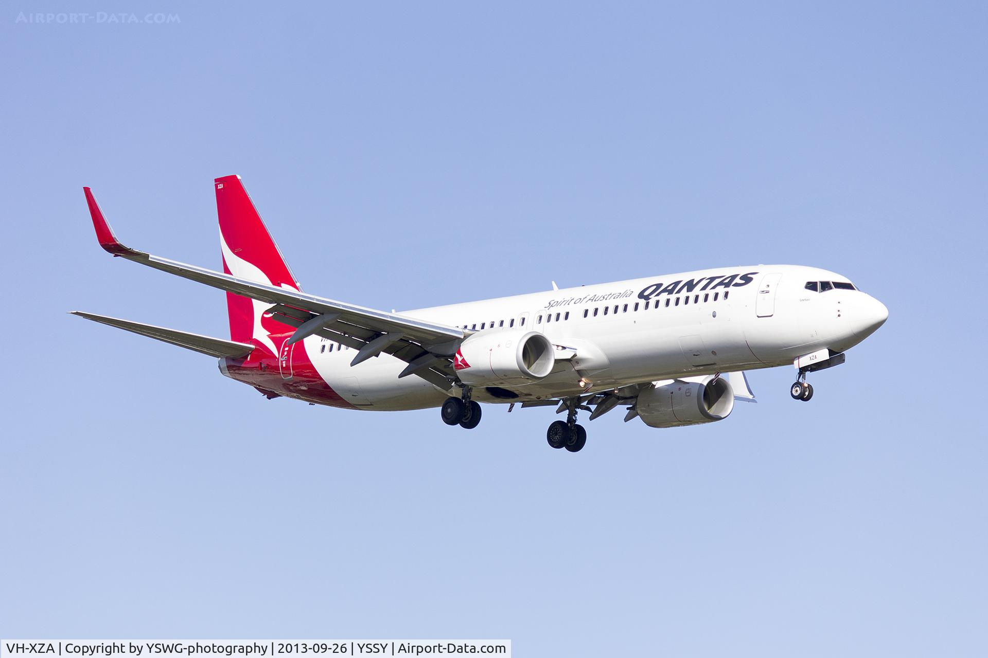 VH-XZA, 2012 Boeing 737-838 C/N 39367, Qantas (VH-XZA) Boeing 737-838(WL) on approach to runway 25 at Sydney Airport.