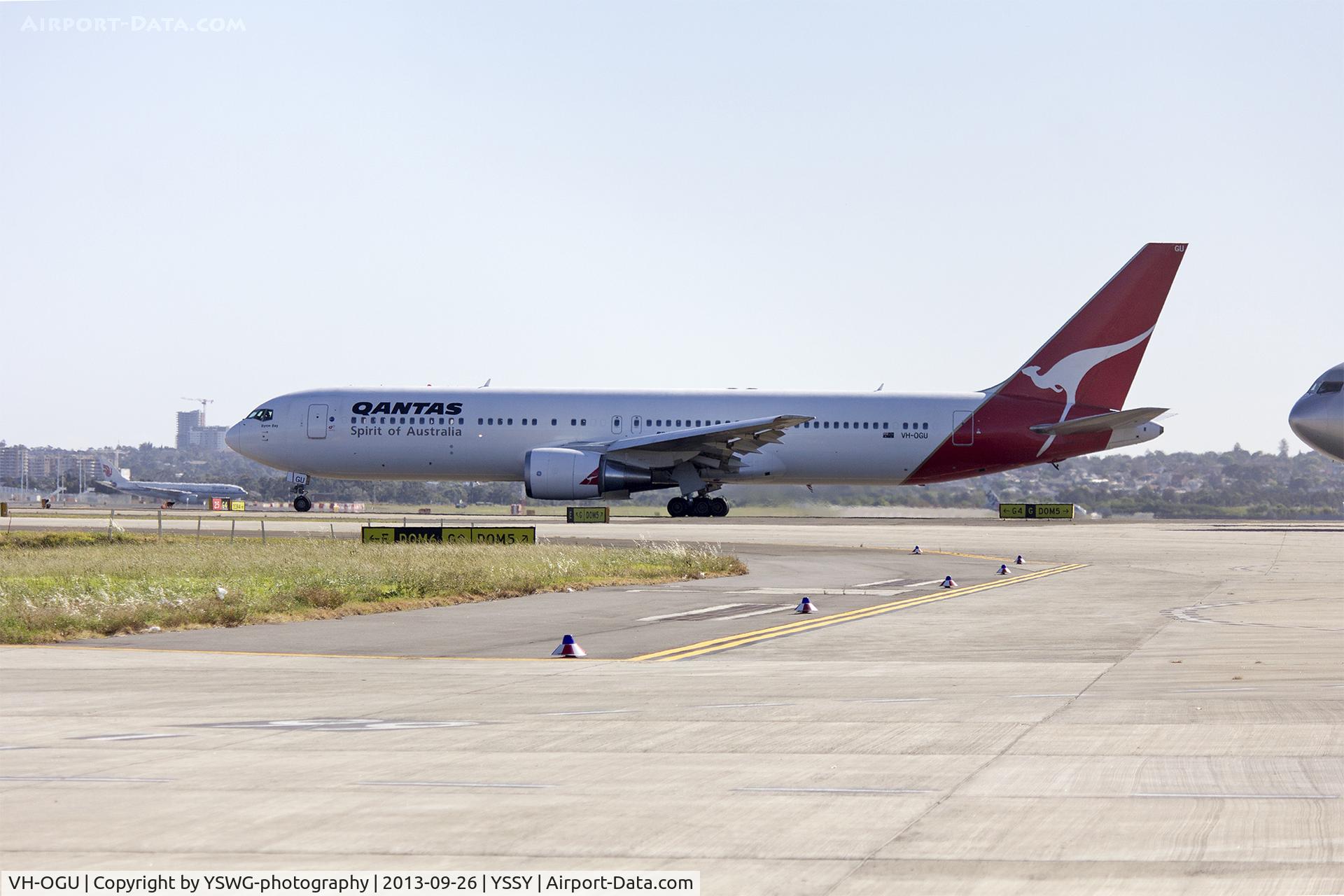 VH-OGU, 1998 Boeing 767-338 C/N 29118, Qantas (VH-OGU) Boeing 767-338ER waiting at Golf 4 holding point at Sydney Airport.