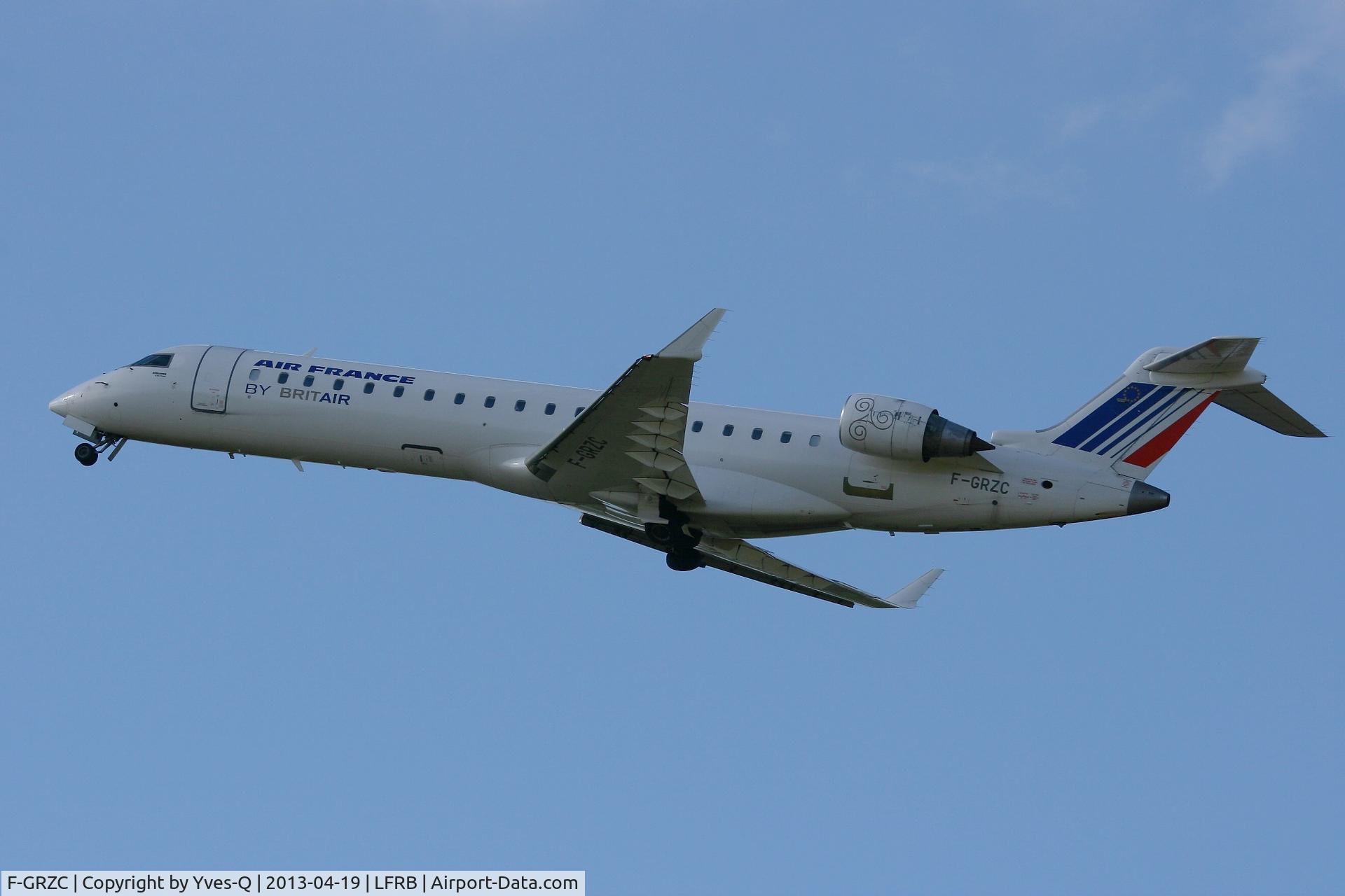 F-GRZC, 2001 Canadair CRJ-702 (CL-600-2C10) Regional Jet C/N 10008, Canadair Regional Jet CRJ-702, Take off rwy 07R, Brest-Bretagne Airport (LFRB-BES)