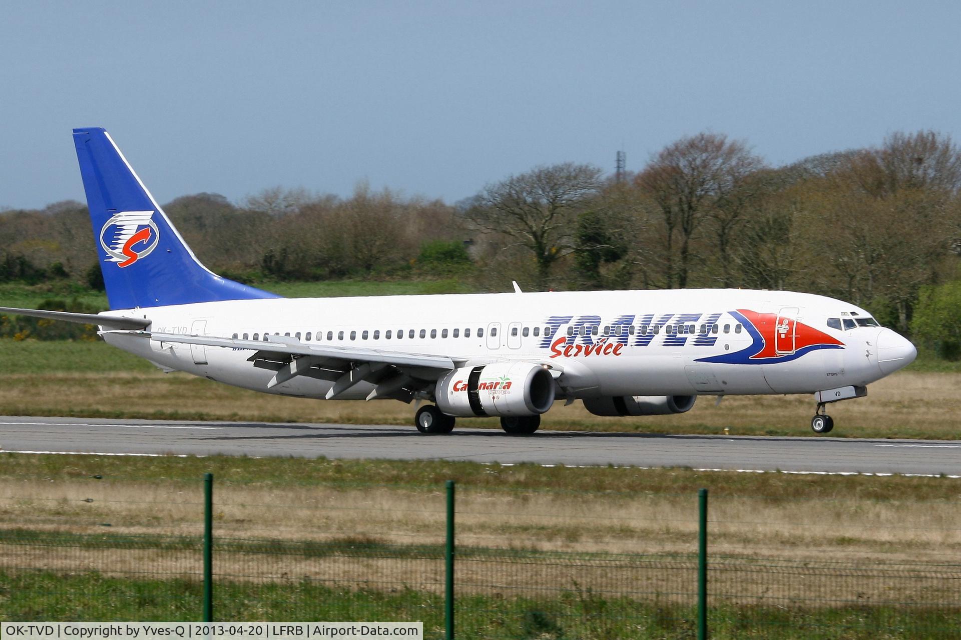 OK-TVD, 1999 Boeing 737-86N C/N 28595, Boeing 737-86N, Reverse thrust landing rwy 07R, Brest-Bretagne Airport (LFRB-BES)