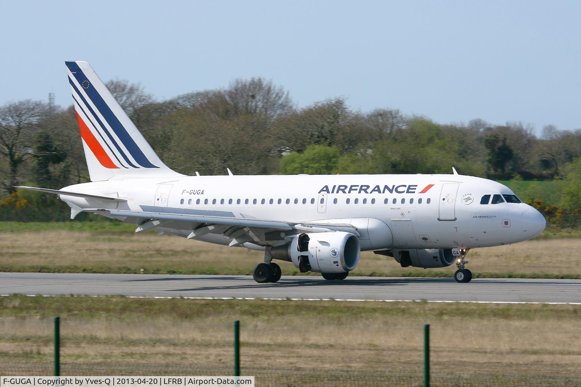 F-GUGA, 2002 Airbus A318-111 C/N 2035, Airbus A318-111, Reverse thrust landing rwy 07R, Brest-Bretagne Airport (LFRB-BES)