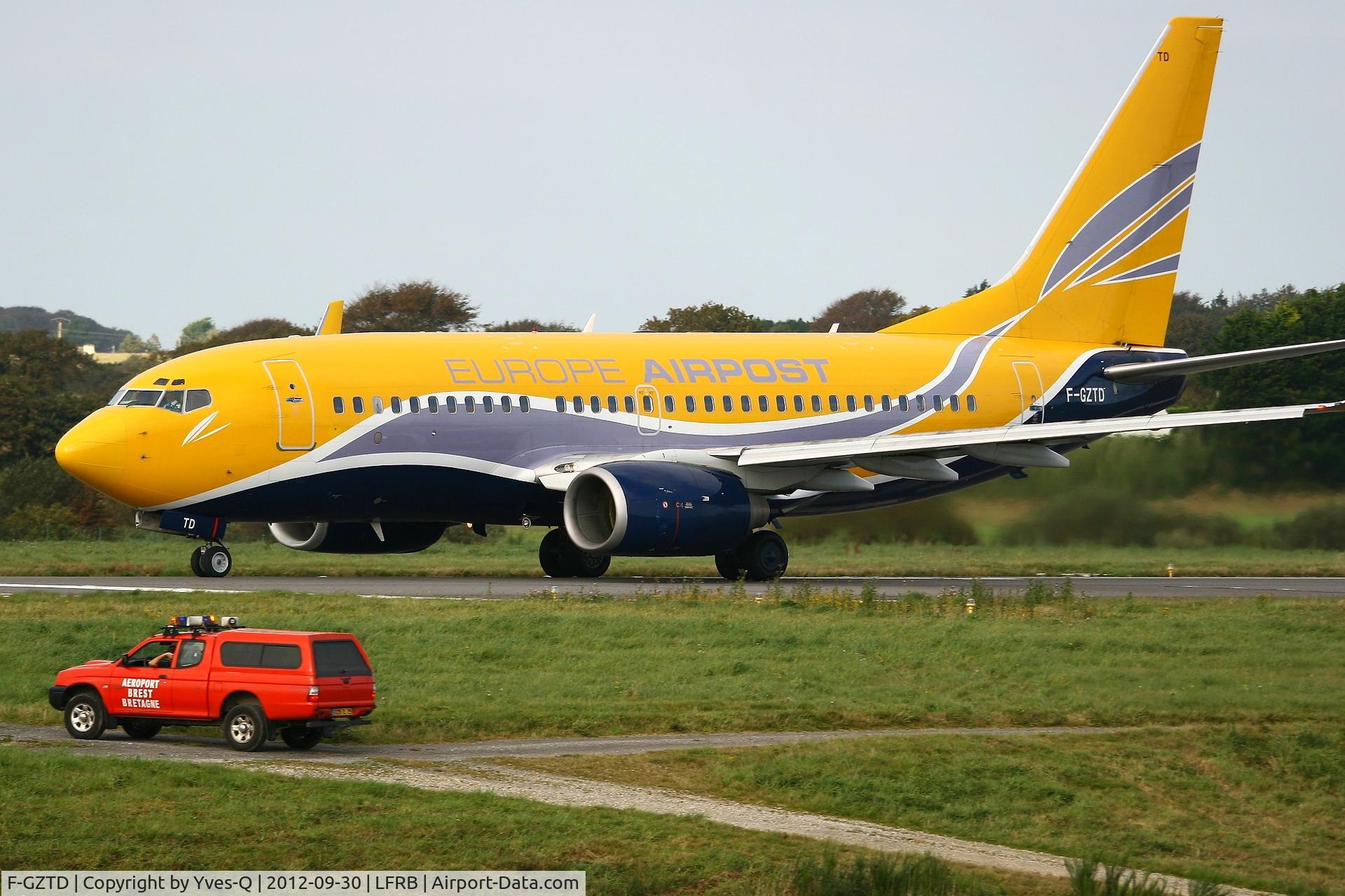 F-GZTD, 2003 Boeing 737-73V C/N 32418, Boeing 737-73V, Take off run rwy 25L, Brest-Bretagne Airport (LFRB-BES)