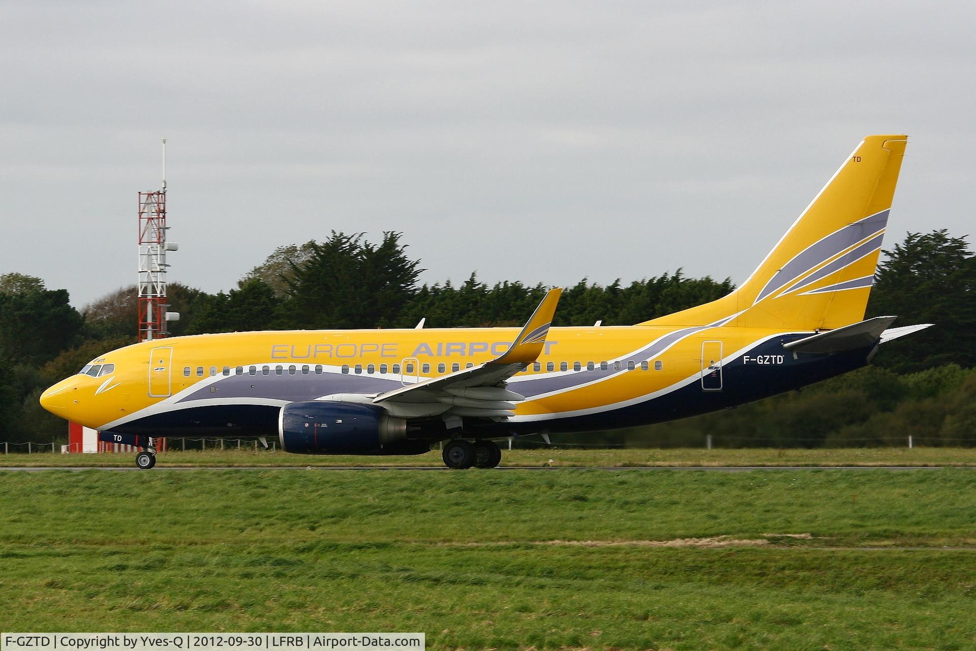 F-GZTD, 2003 Boeing 737-73V C/N 32418, Boeing 737-73V, Take off run rwy 25L, Brest-Bretagne Airport (LFRB-BES)