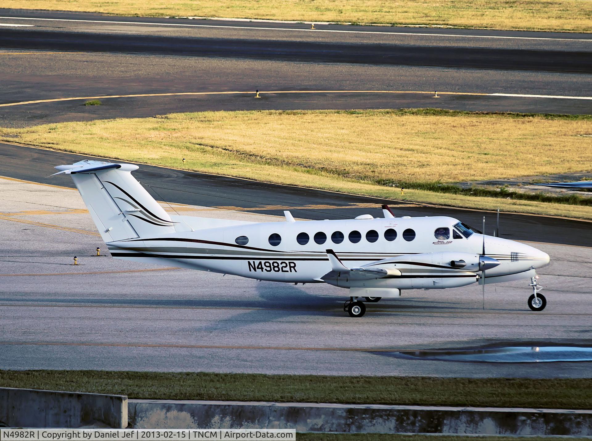 N4982R, 1998 Beech Super King Air 350 C/N FL-224, N4982R