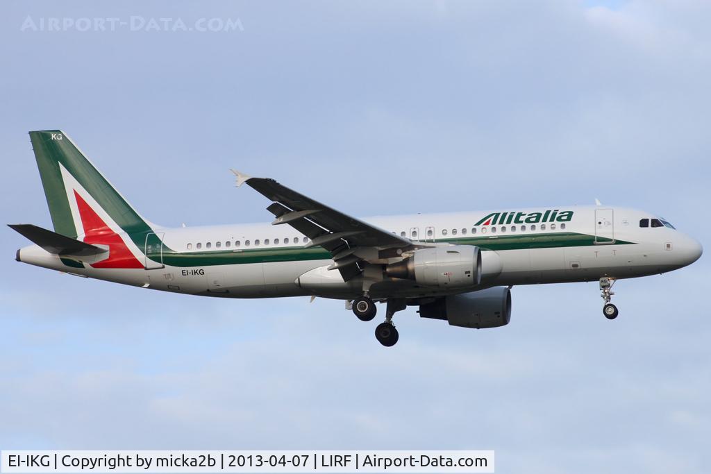 EI-IKG, 2001 Airbus A320-214 C/N 1480, Landing