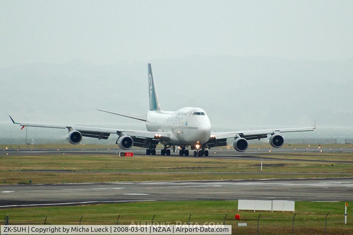 ZK-SUH, 1991 Boeing 747-475 C/N 24896, Foggy day in AKL