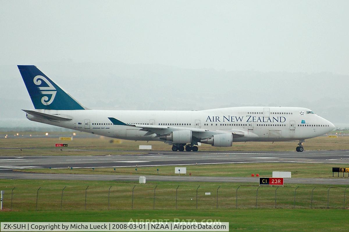 ZK-SUH, 1991 Boeing 747-475 C/N 24896, Foggy day in AKL