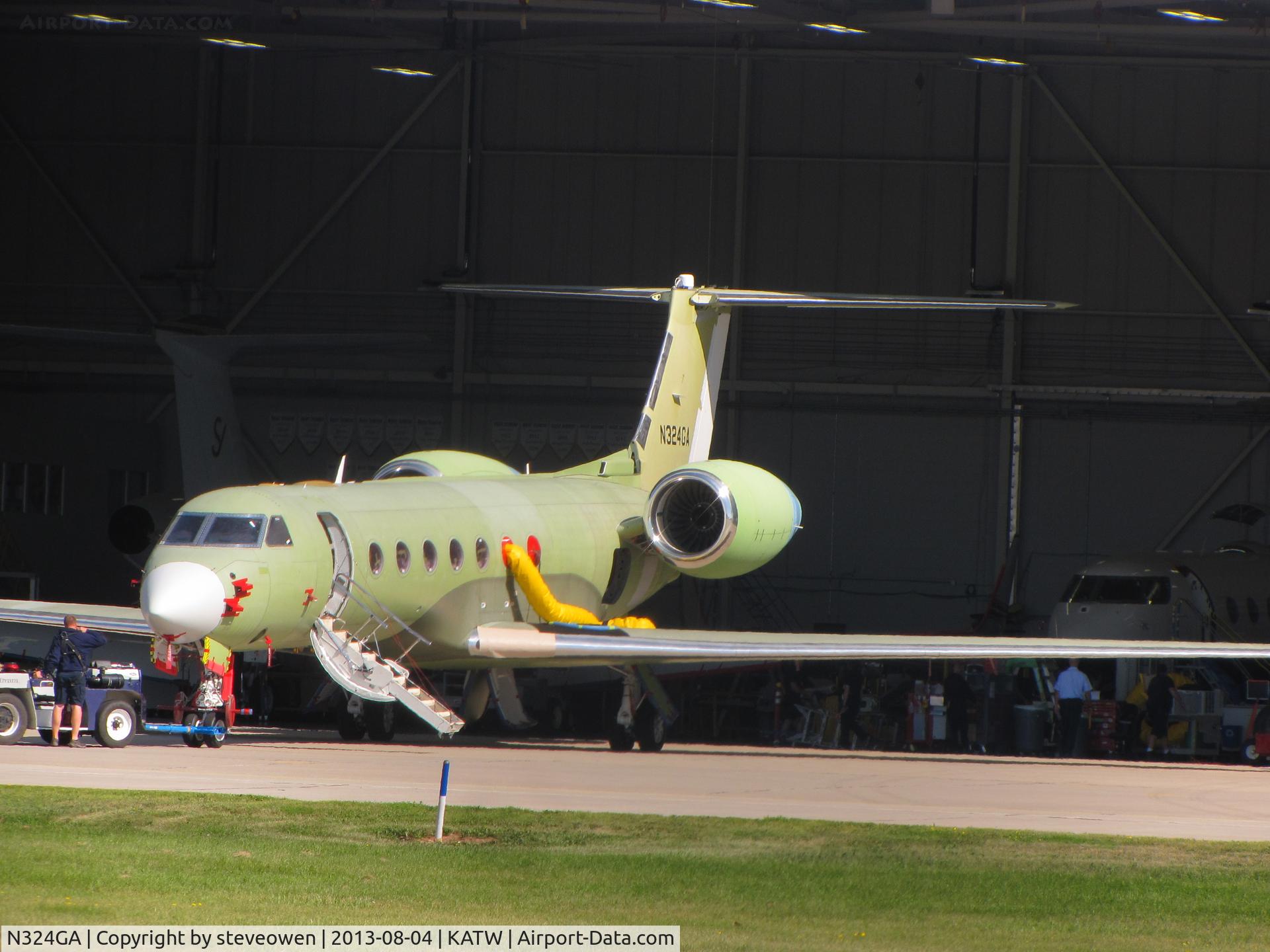 N324GA, Gulfstream Aerospace G-IV C/N 1421, @ Gulfstream Appleton
