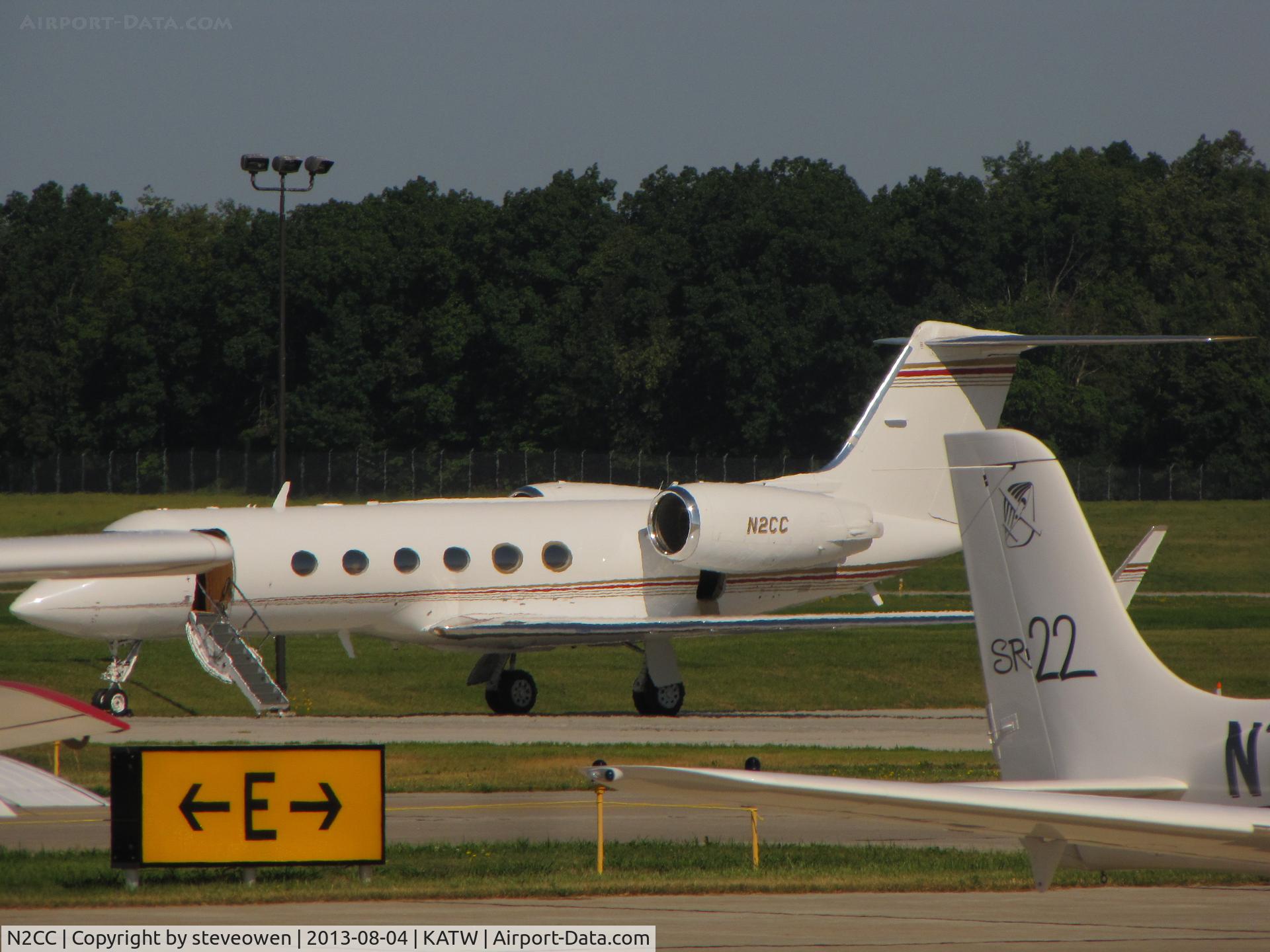 N2CC, 1998 Gulfstream Aerospace G-IV C/N 1343, Parked at Appleton