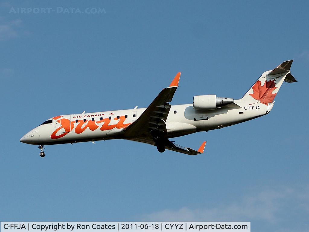 C-FFJA, 2004 Canadair CRJ-200LR (CL-600-2B19) C/N 7985, 2004 Bombardier CL-600 landing on rwy 33L at Toronto Int'l Airport