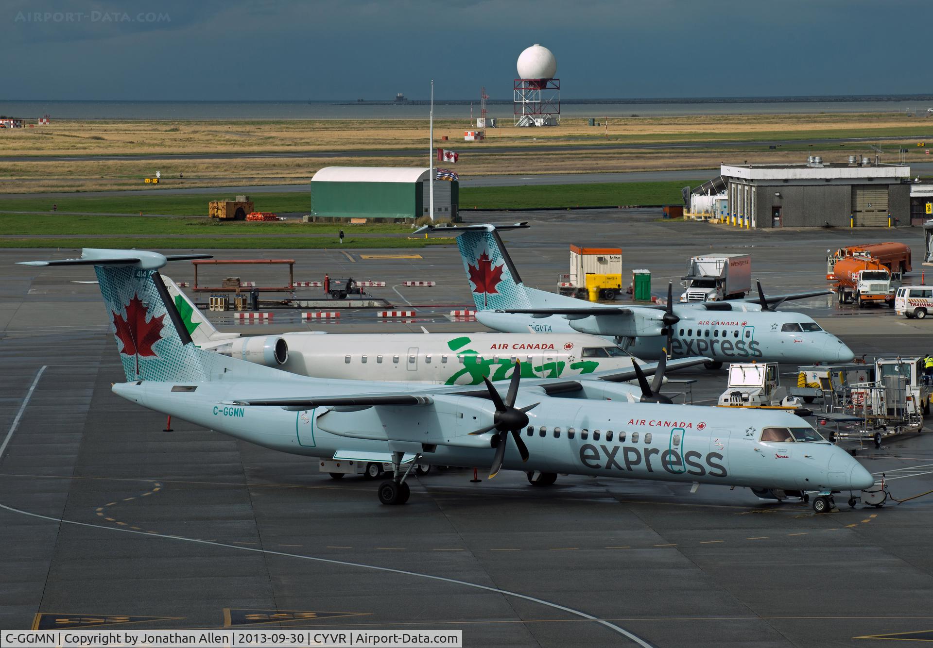 C-GGMN, 2012 De Havilland Canada DHC-8-402Q Dash 8 C/N Not found C-GGMN, Domestic terminal, Vancouver International airport.