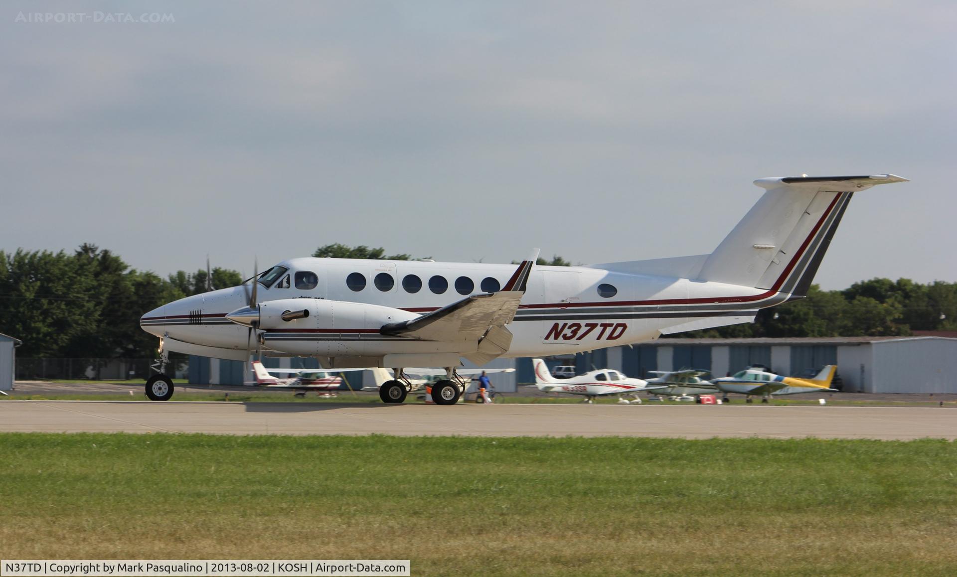 N37TD, 1990 Beech B300 King Air C/N FL-25, Beech B300