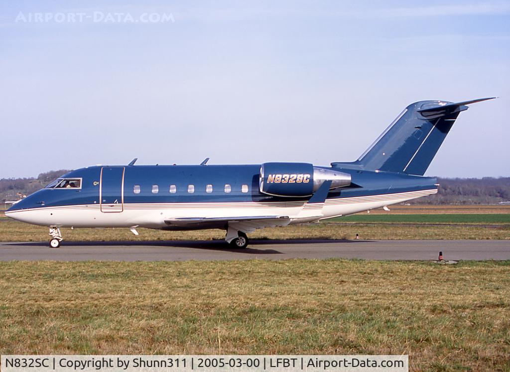 N832SC, 2000 Bombardier Challenger 604 (CL-600-2B16) C/N 5461, Taxiing for departure...
