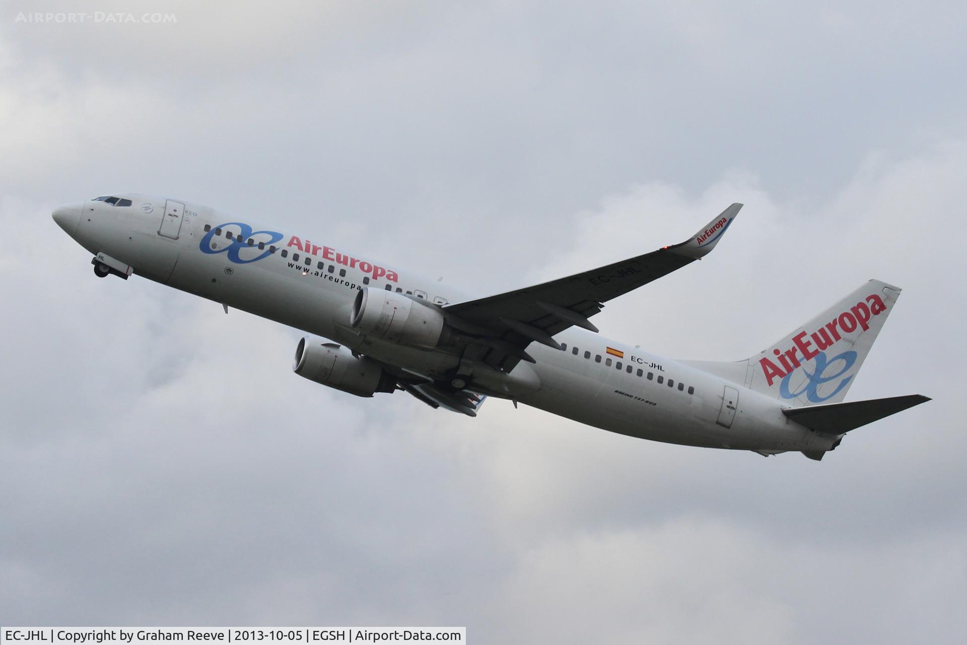 EC-JHL, 2005 Boeing 737-85P C/N 33976, Just airbourne.