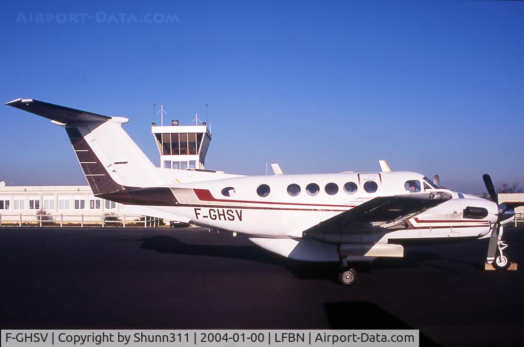 F-GHSV, 1980 Beech 200 King Air C/N BB-622, Parked at the Airport