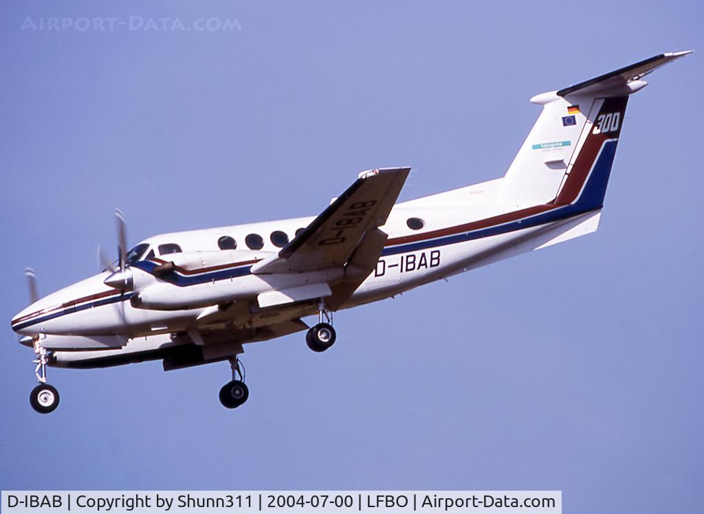 D-IBAB, 1990 Beech 300 C/N FA-225, Landing rwy 14R