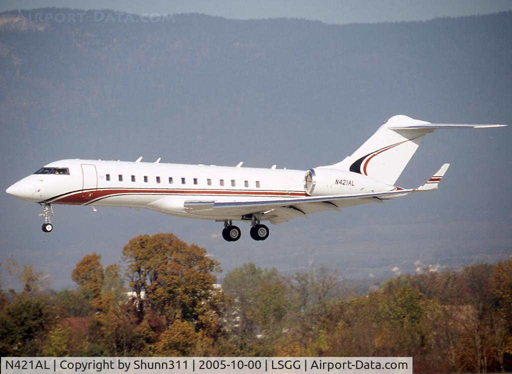 N421AL, 2000 Bombardier Global Express (BD-700-1A10) C/N 9051, On landing...