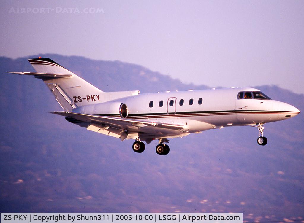 ZS-PKY, 1999 Raytheon Hawker 800XP C/N 258429, On landing...