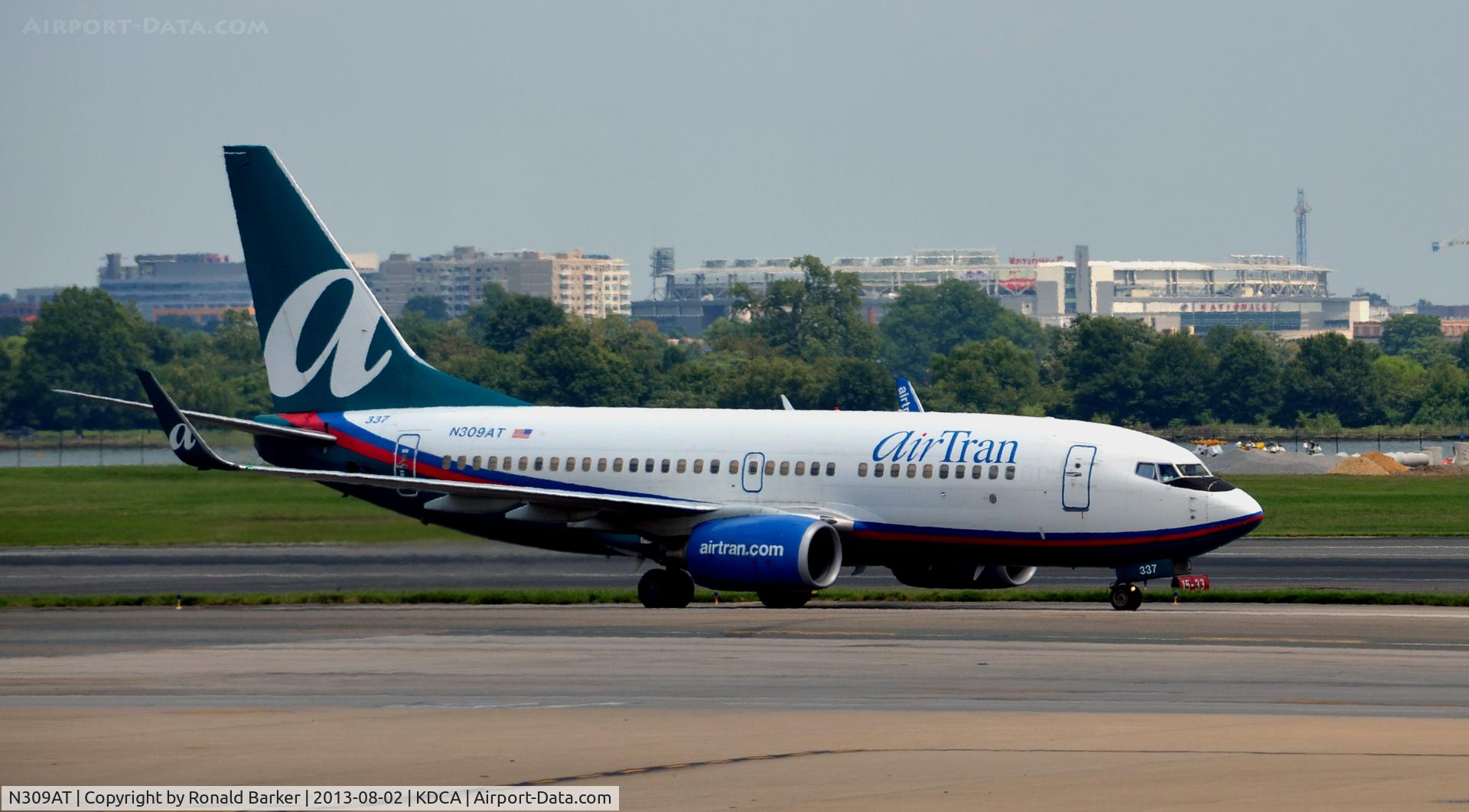 N309AT, 2006 Boeing 737-7BD C/N 33929, Taxi DCA