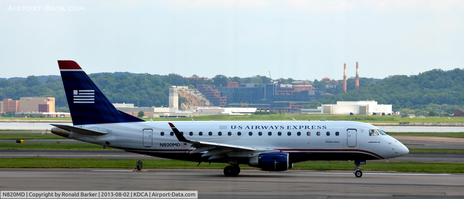 N820MD, 2004 Embraer 170SU (ERJ-170-100SU) C/N 17000041, Taxi National