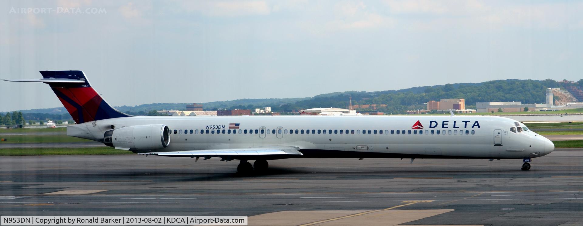 N953DN, 1996 McDonnell Douglas MD-90-30 C/N 53523, Taxi National