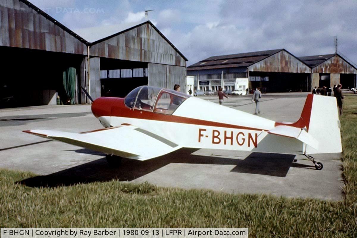 F-BHGN, Wassmer (Jodel) D-112 Club C/N 379, Jodel D.112 [379] Guyancourt~F 13/09/1980. Taken from a slide.