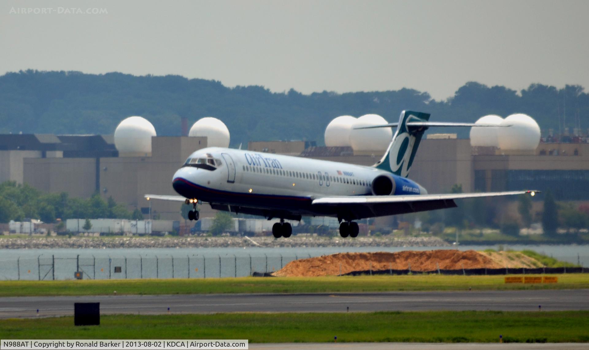 N988AT, 2001 Boeing 717-200 C/N 55068, Landing National