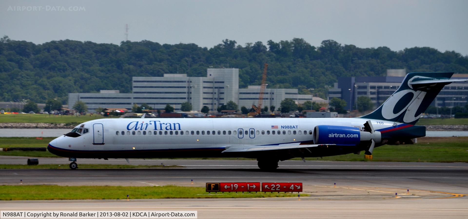 N988AT, 2001 Boeing 717-200 C/N 55068, Landing roll National